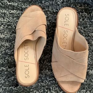 Sole Society Sz 7 heeled slides